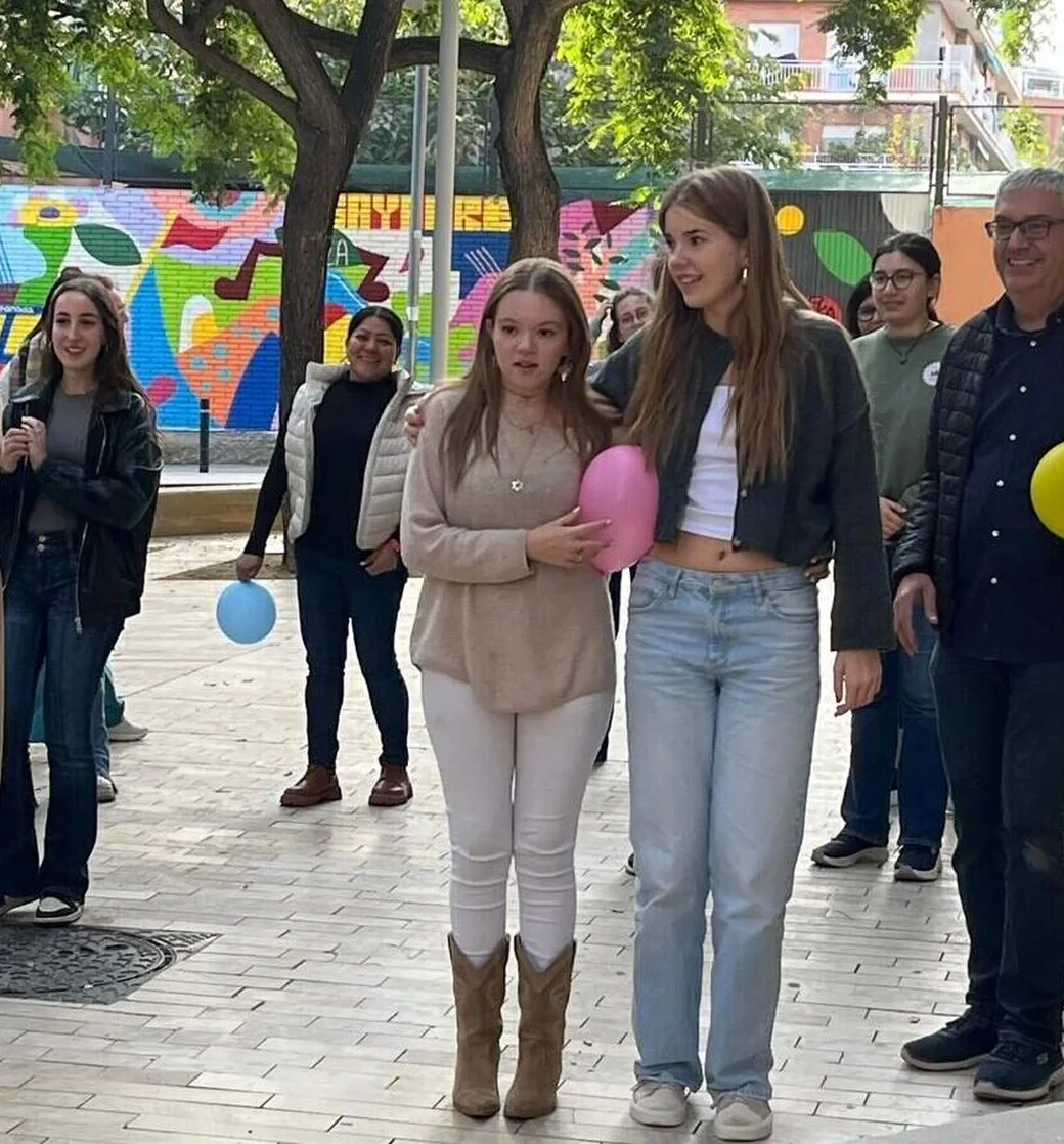 Grupo de alumnas y alumnos de la Escuela de Educadores en el Lleure durante una actividad del curso